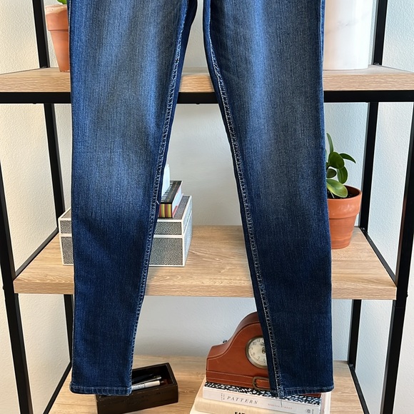 Hollister Low-Rise Dark Wash Stretch Skinny Jeans, 27 / 5 - Picture 3 of 7